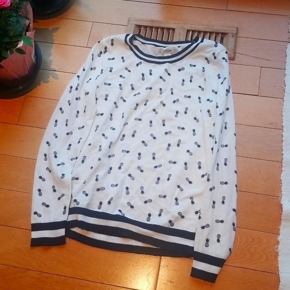 J.Crew XXS Dark Navy and White Pinapple Sweater